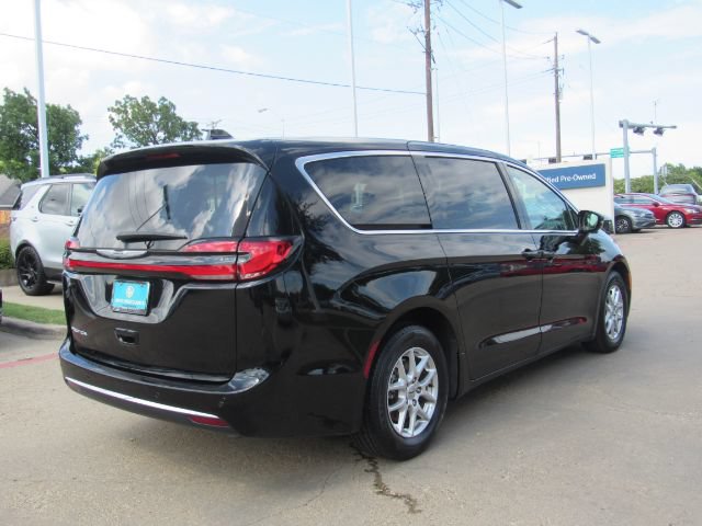Used 2024 Chrysler Pacifica Touring-L FWD image 7