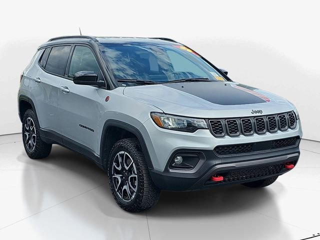 Used 2025 Jeep Compass Trailhawk AWD/4WD image 1