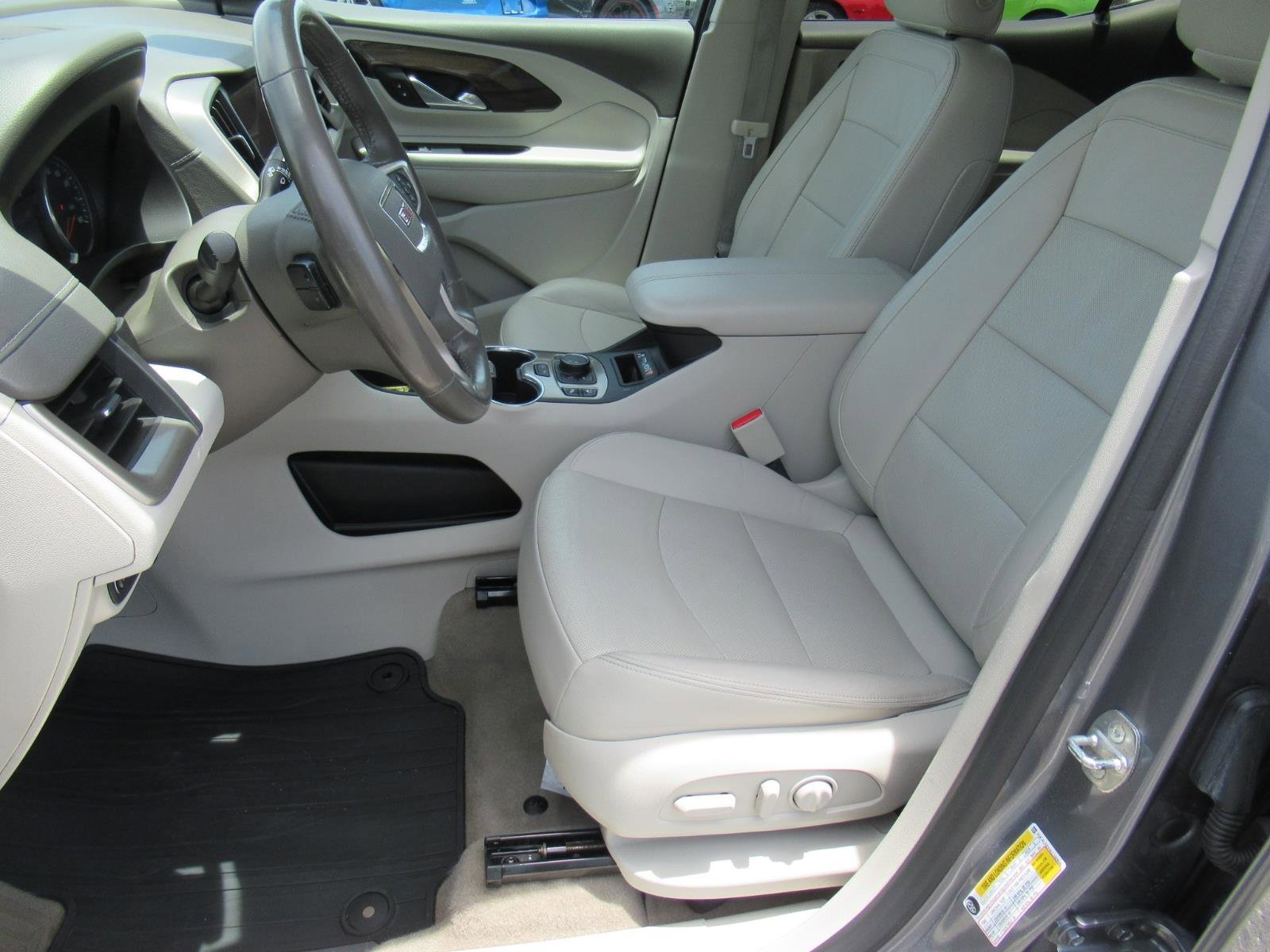 Used 2020 GMC Terrain Denali w/ Denali Premium Package FWD image 16