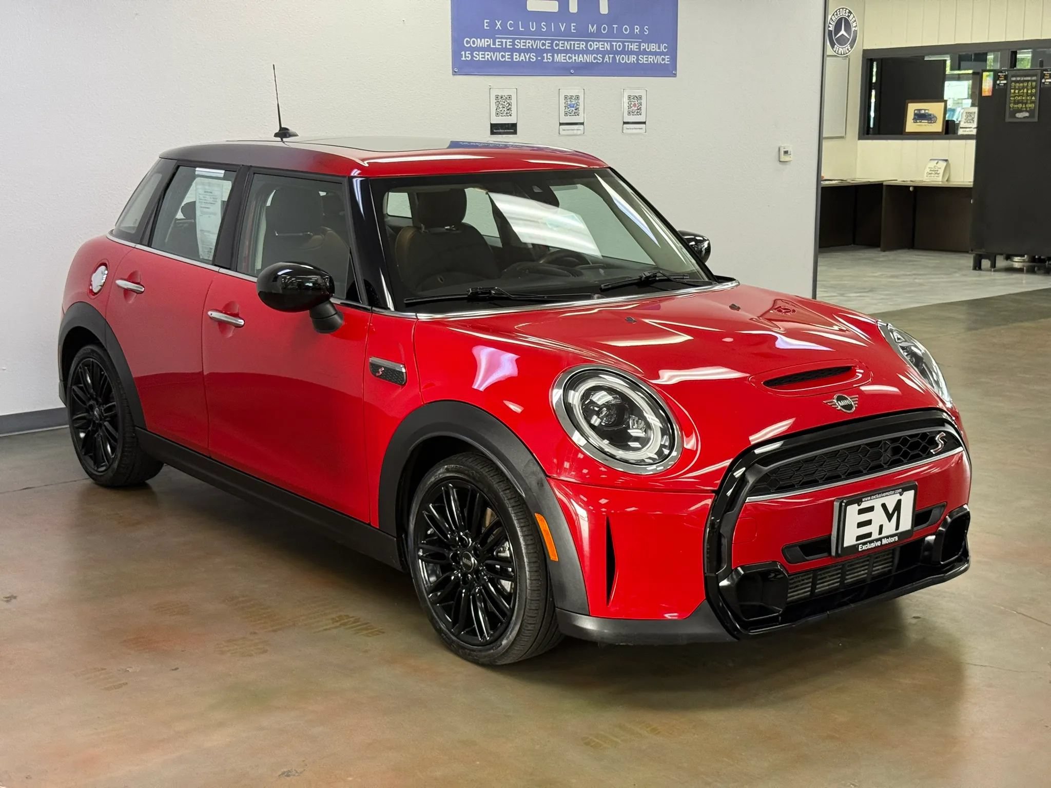 Used 2023 MINI Cooper S FWD image 2