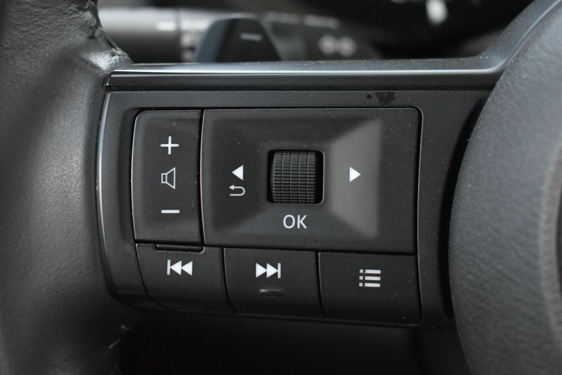 Used 2025 Nissan Pathfinder SV AWD/4WD image 20