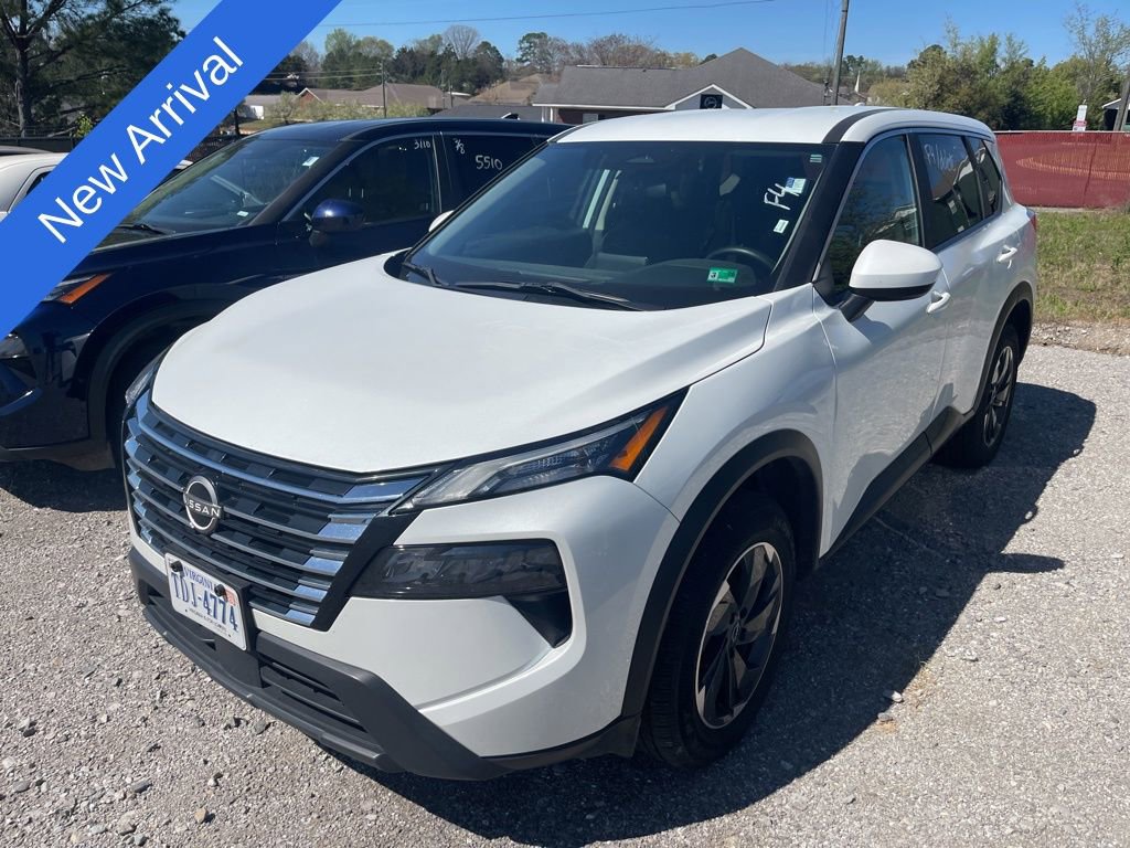 Used 2024 Nissan Rogue SV image 1