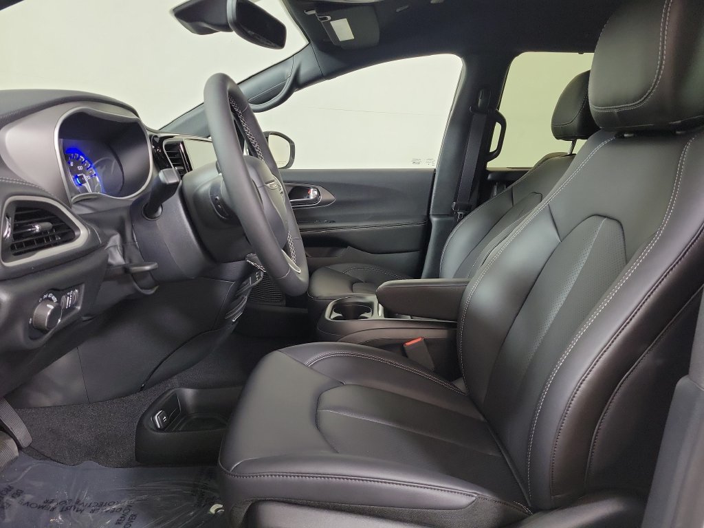 New 2027 Chrysler Pacifica Select FWD image 12