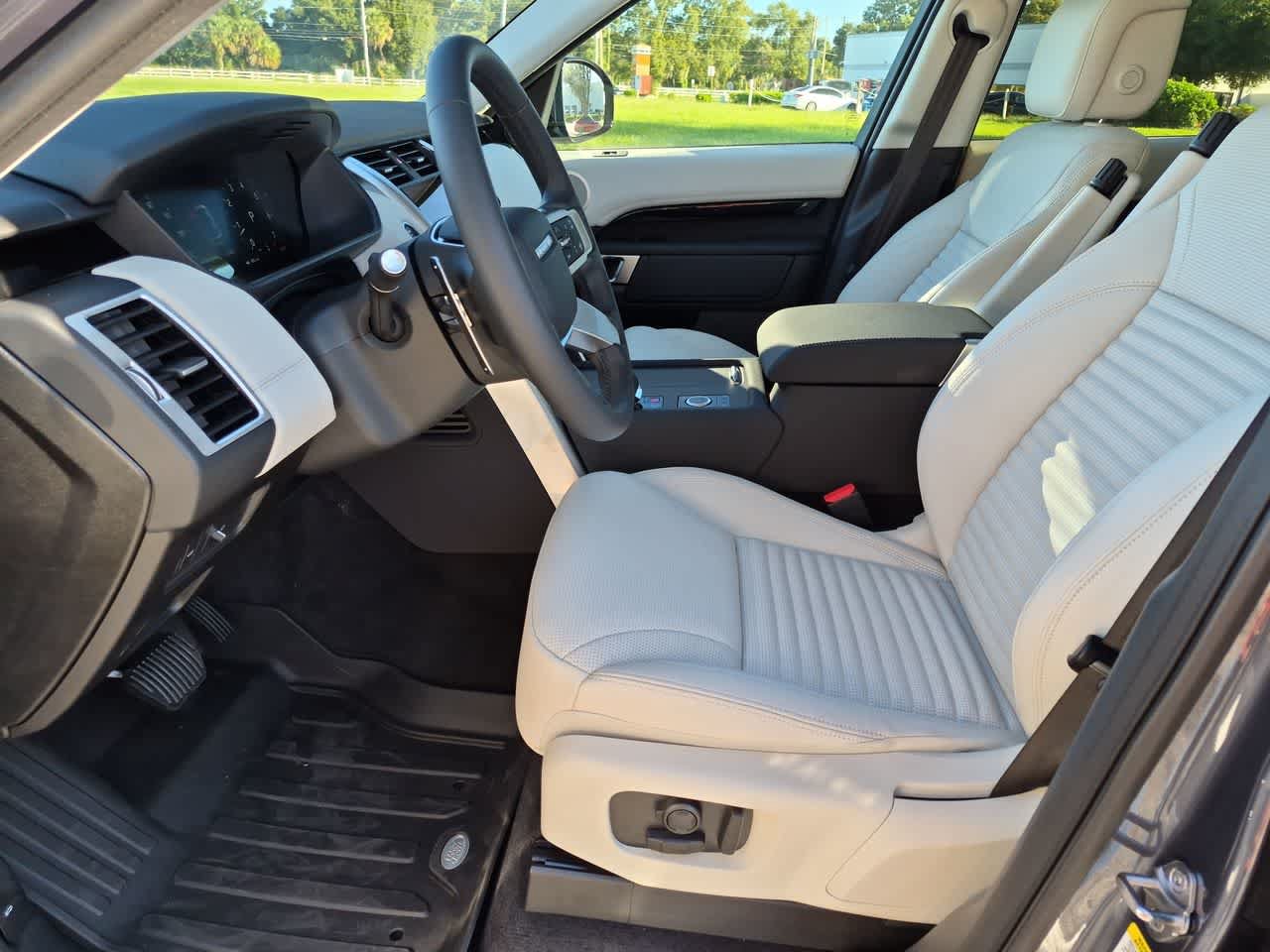 New 2026 Land Rover Discovery S AWD/4WD image 17