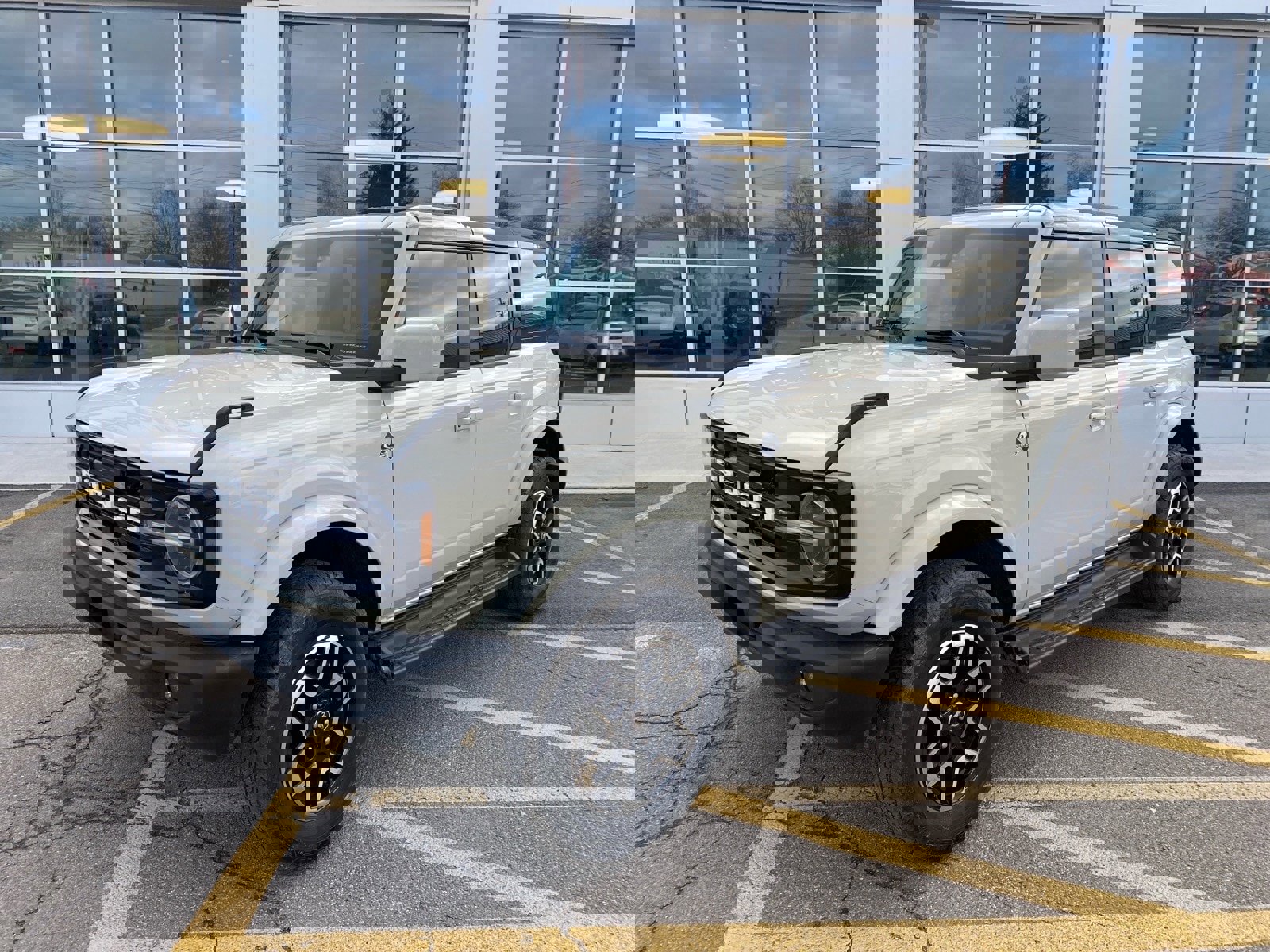 Used 2025 Ford Bronco Outer Banks image 1