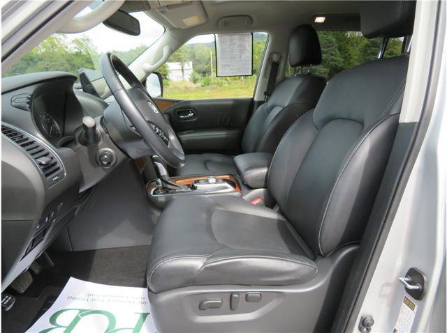 Used 2024 Nissan Armada SL w/ Captain's Chairs Package image 4