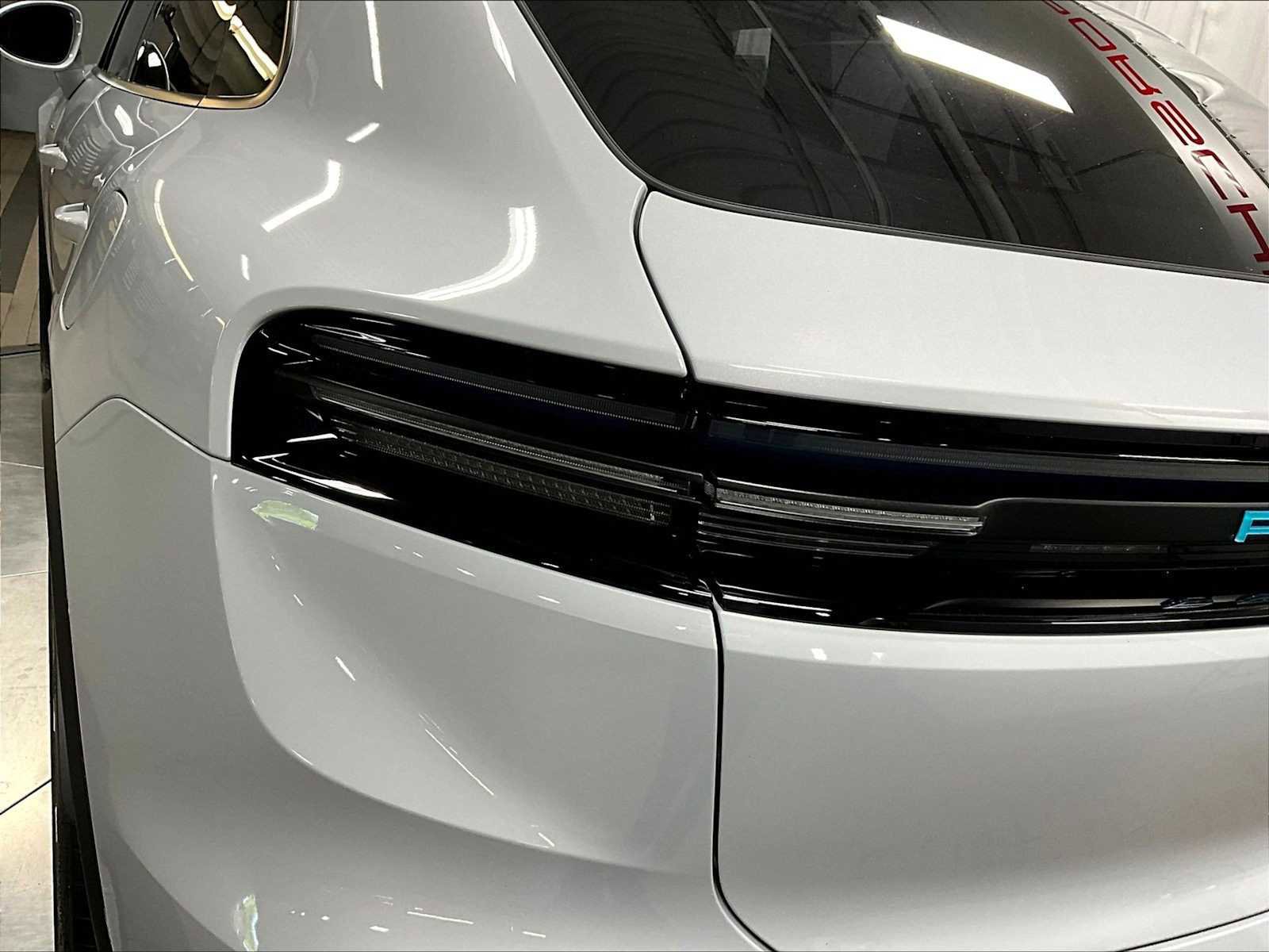 New 2026 Porsche Macan Electric RWD image 34