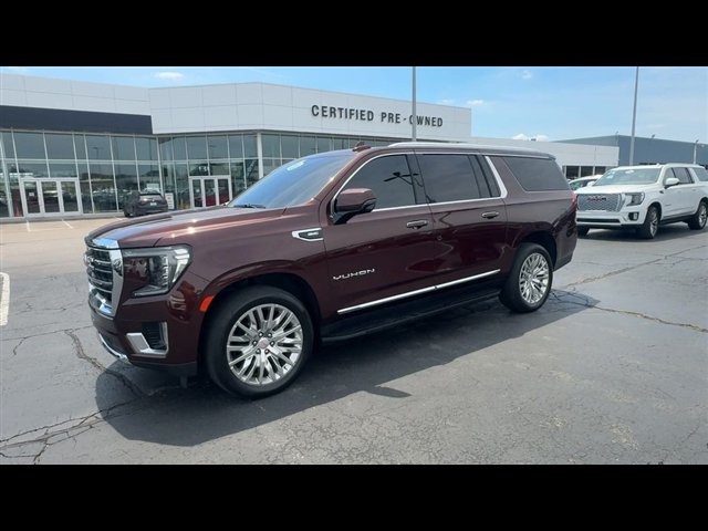 Certified 2023 GMC Yukon XL SLT w/ SLT Premium Package AWD/4WD image 4