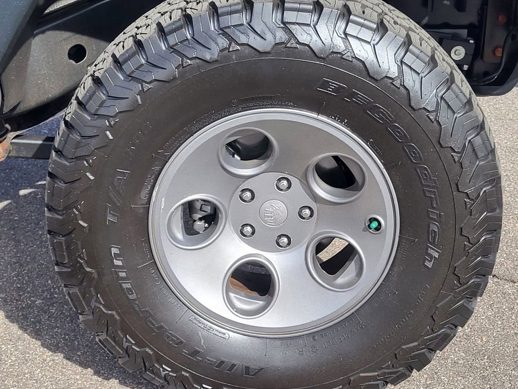 Used 2014 Jeep Wrangler Unlimited Rubicon w/ Connectivity Group image 11