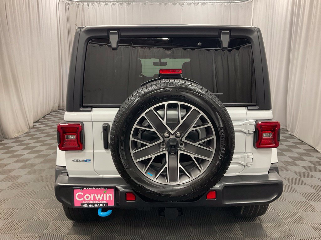 Used 2023 Jeep Wrangler Unlimited Sahara w/ Cold Weather Group AWD/4WD image 5