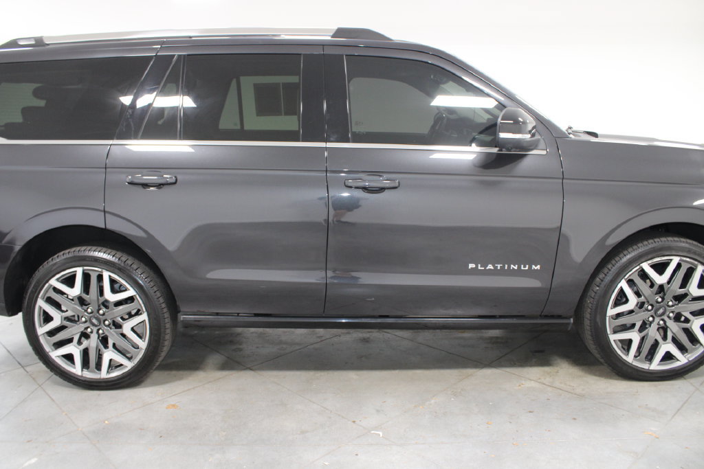 Used 2025 Ford Expedition Platinum w/ Platinum Ultimate Package AWD/4WD image 11