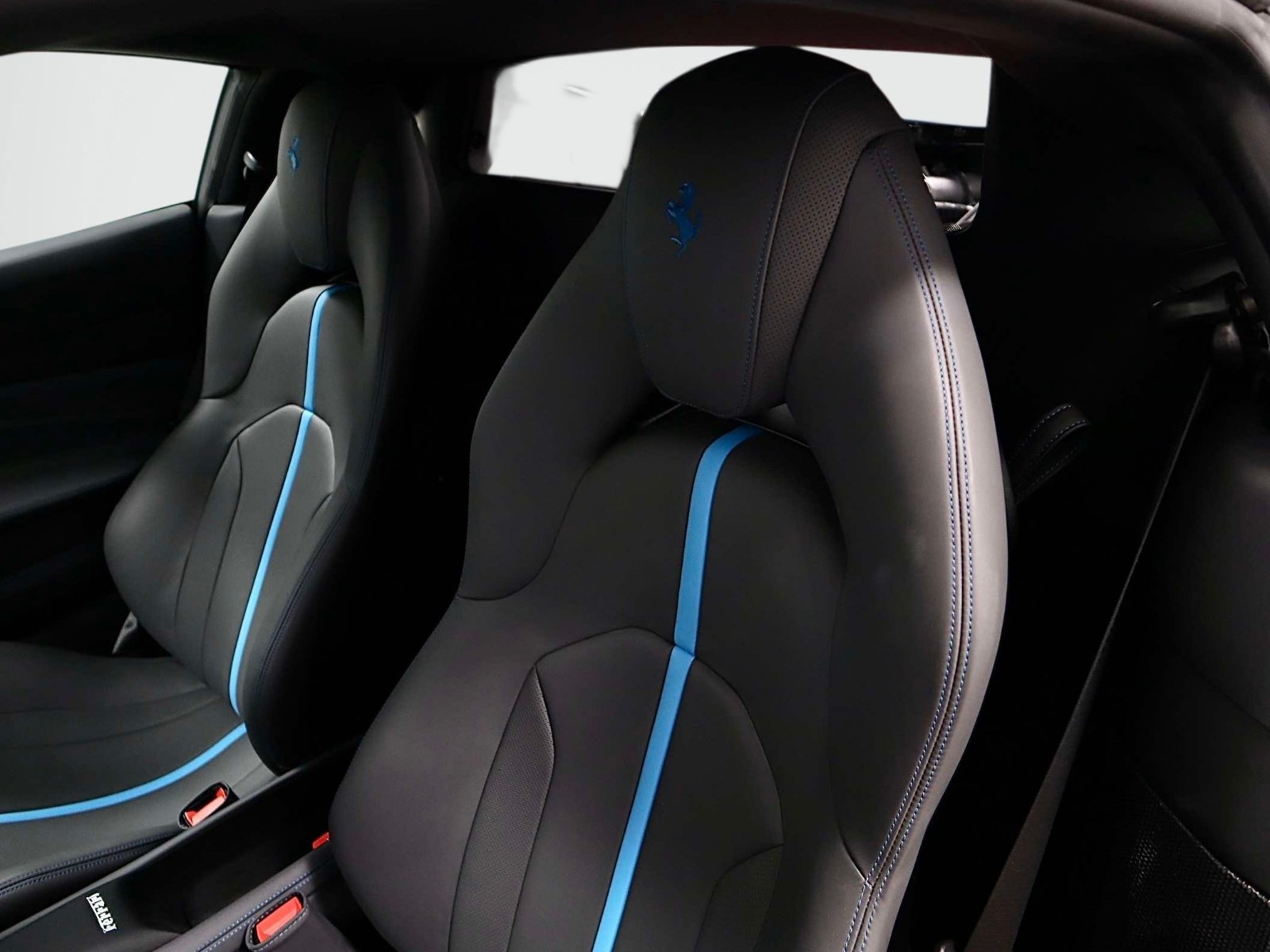 Certified 2022 Ferrari F8 Tributo RWD image 22