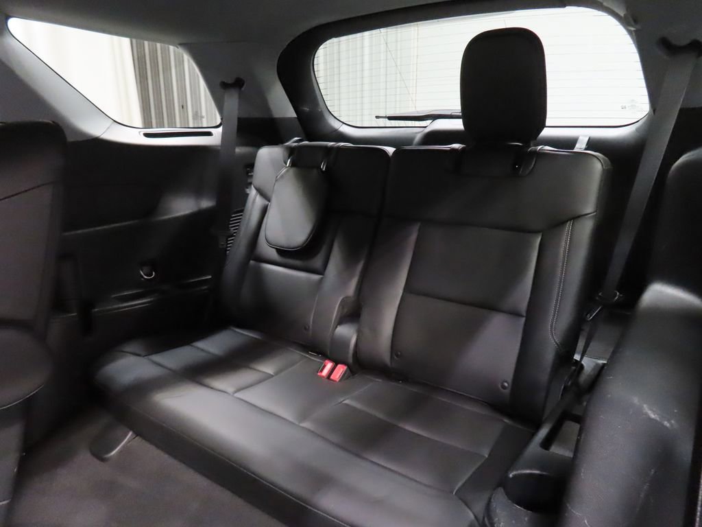 Used 2023 Ford Explorer XLT AWD/4WD image 10