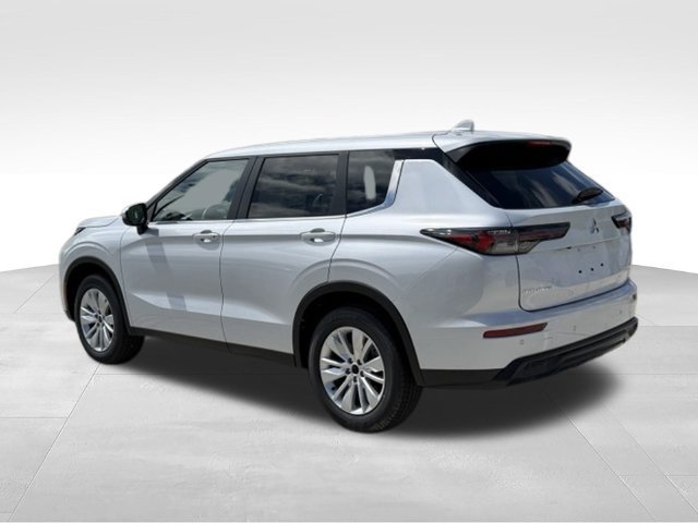 New 2026 Mitsubishi Outlander ES FWD image 3