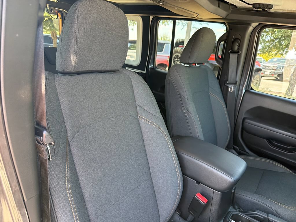 Used 2024 Jeep Wrangler Unlimited Sport AWD/4WD image 40