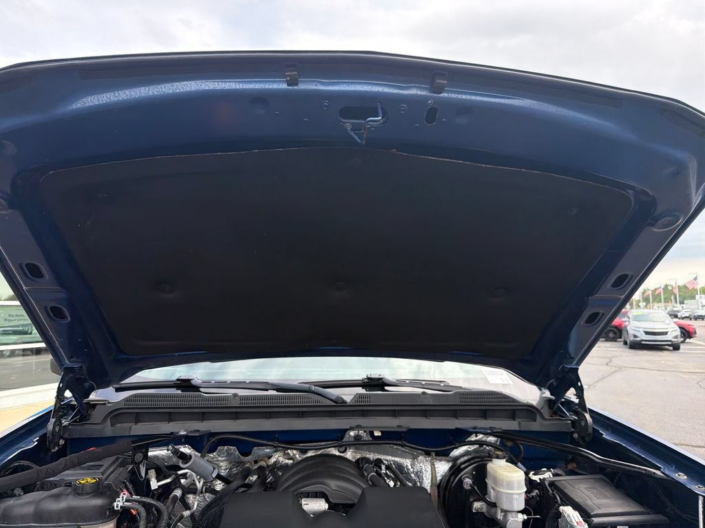 Used 2017 Chevrolet Silverado 1500 LT w/ All Star Edition AWD/4WD image 29