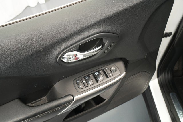 Used 2019 Jeep Cherokee Limited w/ Luxury Group AWD/4WD image 26