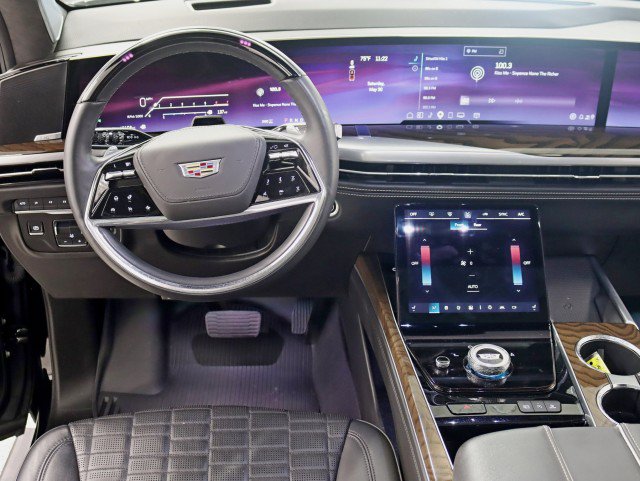 Used 2025 Cadillac Escalade Sport Platinum w/ LPO, ONYX Package AWD/4WD image 18