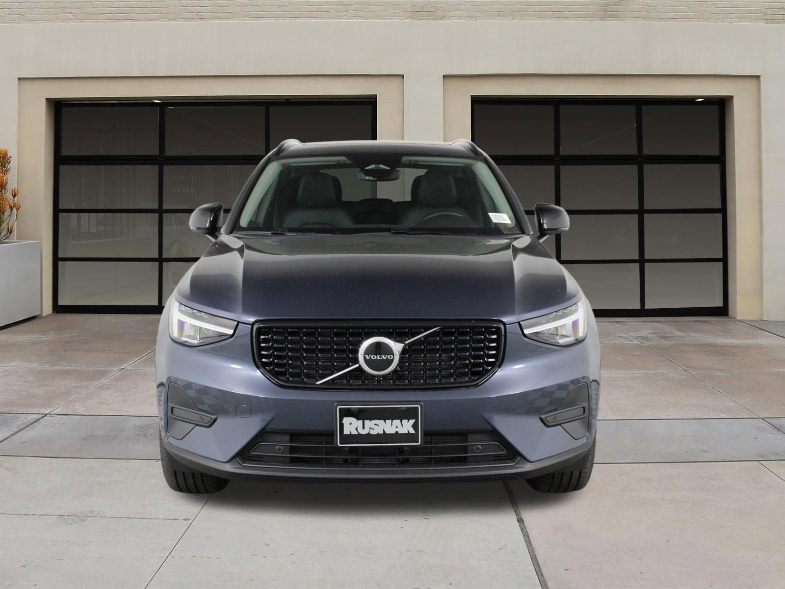 New 2026 Volvo XC40 B4 Core image 2