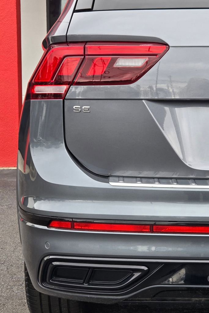 Used 2022 Volkswagen Tiguan SE R-Line image 10
