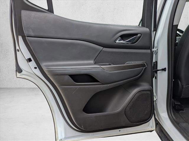 Used 2023 GMC Acadia SLT image 16