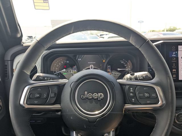 Used 2025 Jeep Wrangler Unlimited Sahara AWD/4WD image 20