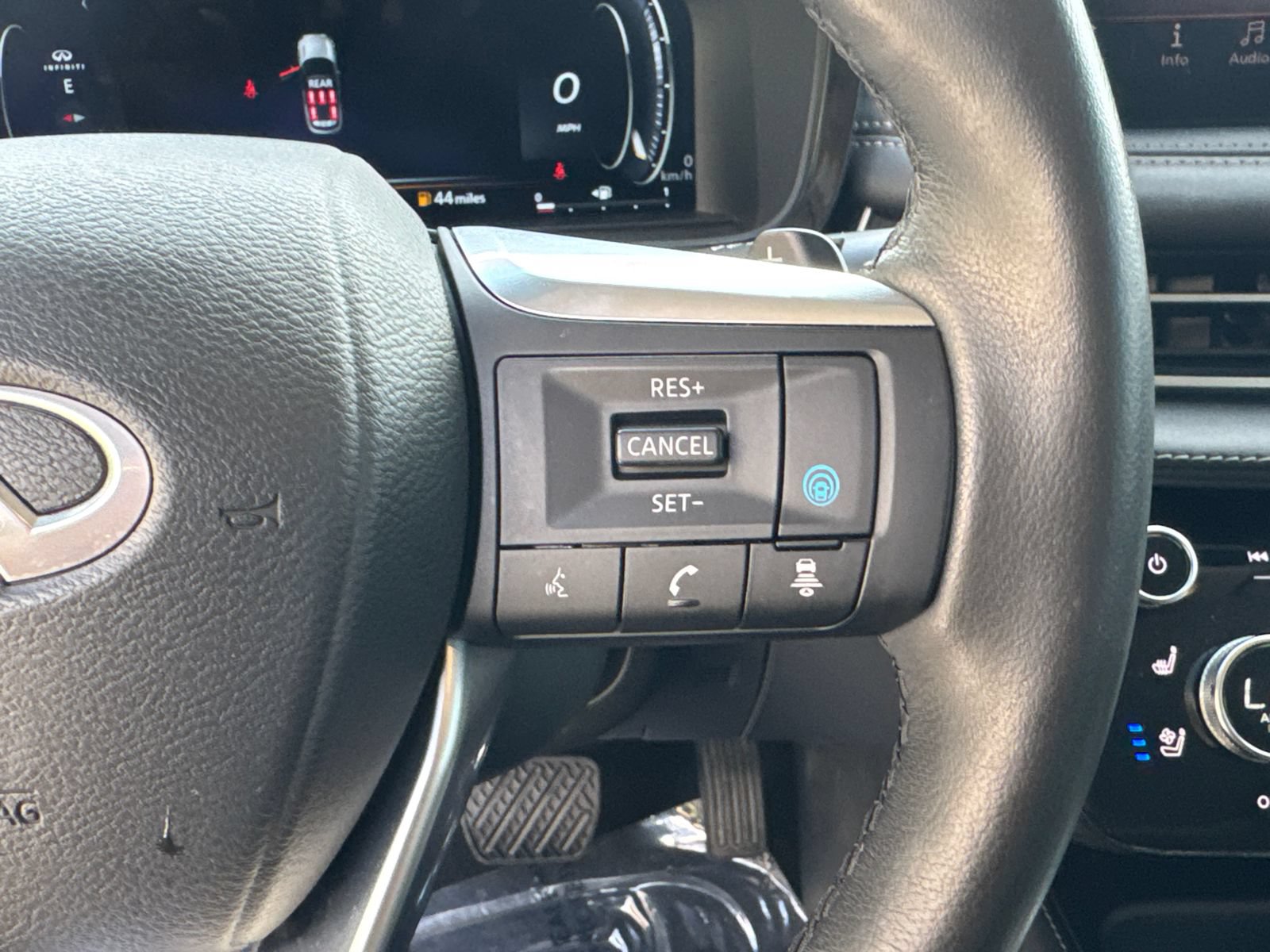 Used 2024 INFINITI QX60 Luxe w/ Cargo Package FWD image 27