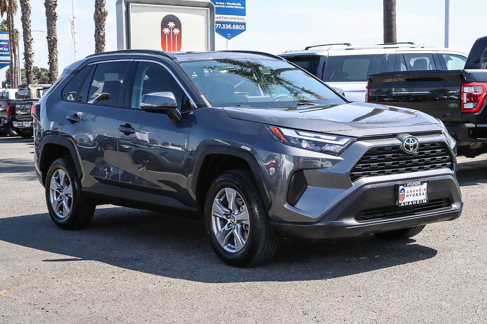 Used 2022 Toyota RAV4 XLE w/ Convenience Package FWD image 3