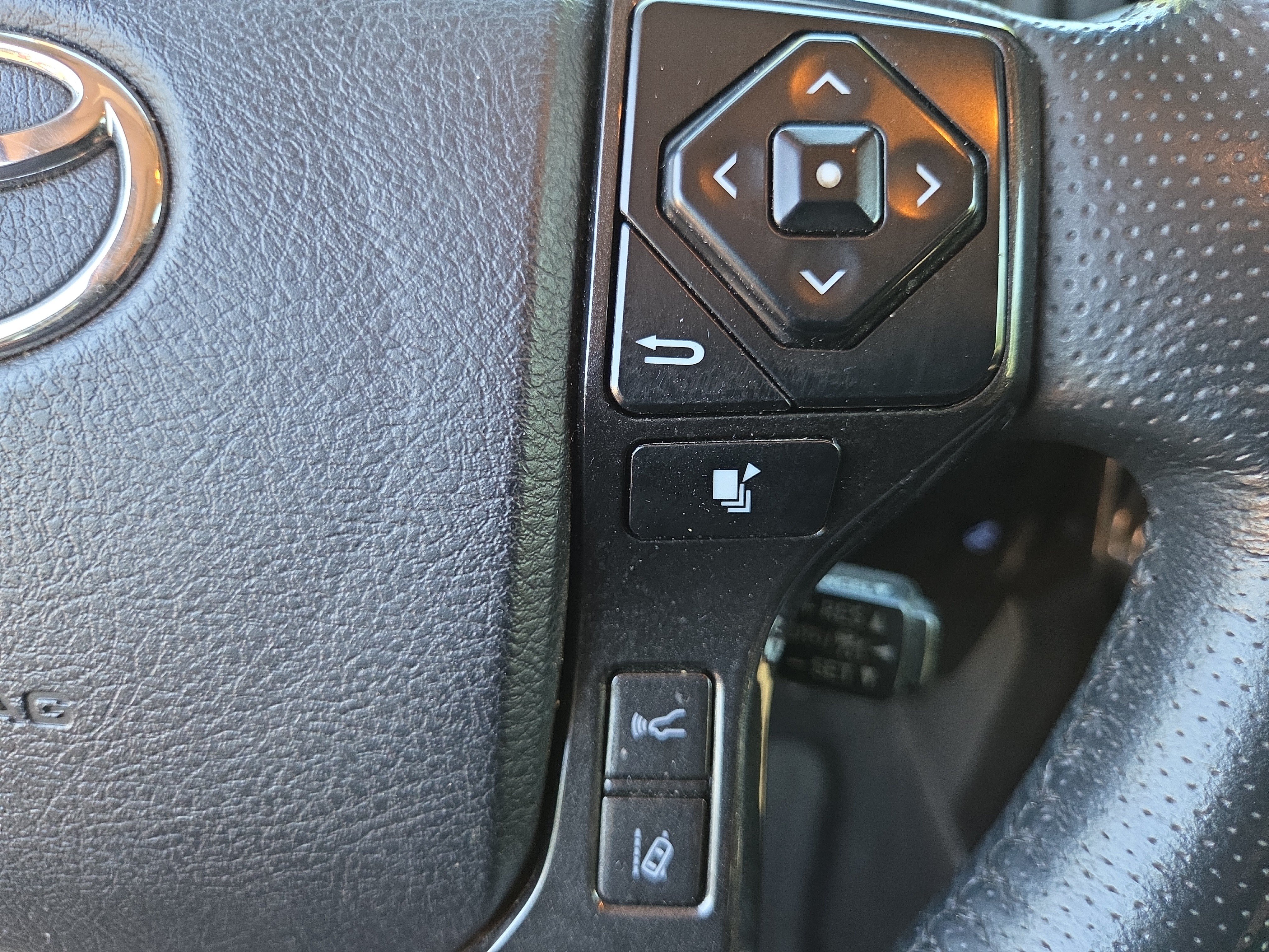 Used 2023 Toyota 4Runner 40th Anniversary SE AWD/4WD image 32