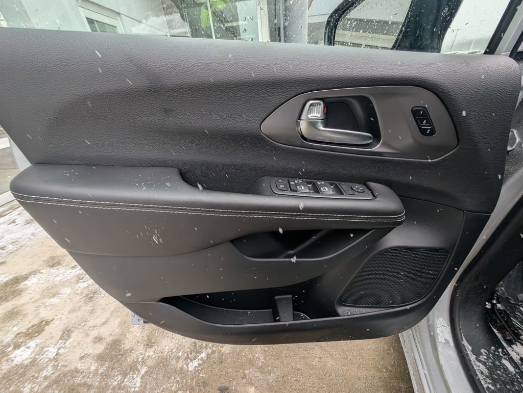 New 2026 Chrysler Pacifica Select w/ S Appearance Package image 29