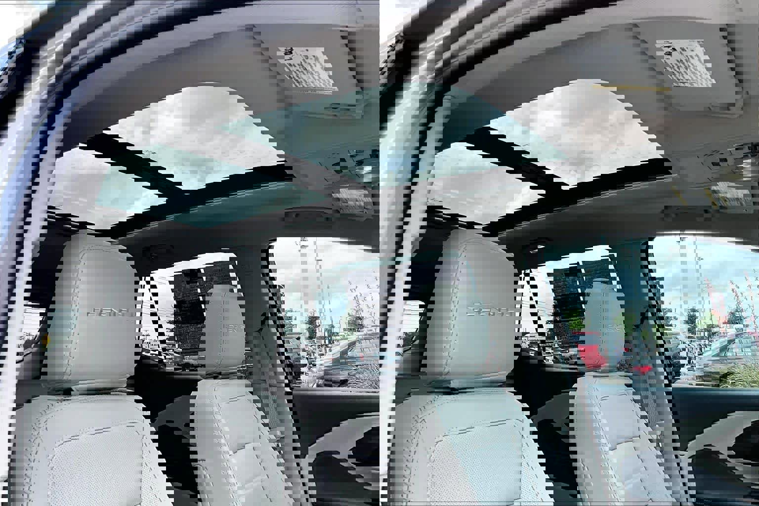 Used 2024 GMC Terrain Denali w/ Denali Premium Package AWD/4WD image 14