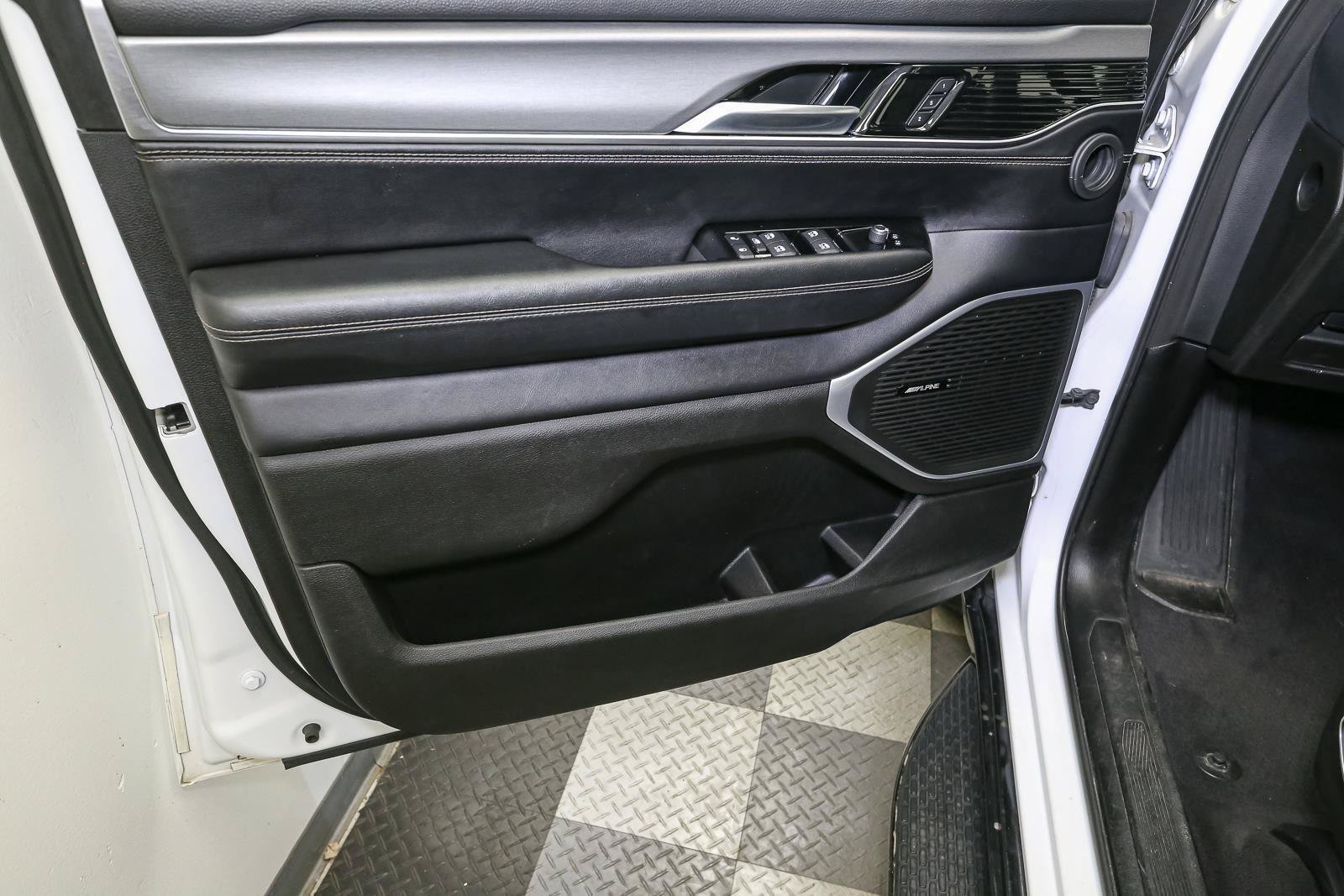 Used 2024 Jeep Wagoneer Series II AWD/4WD image 48
