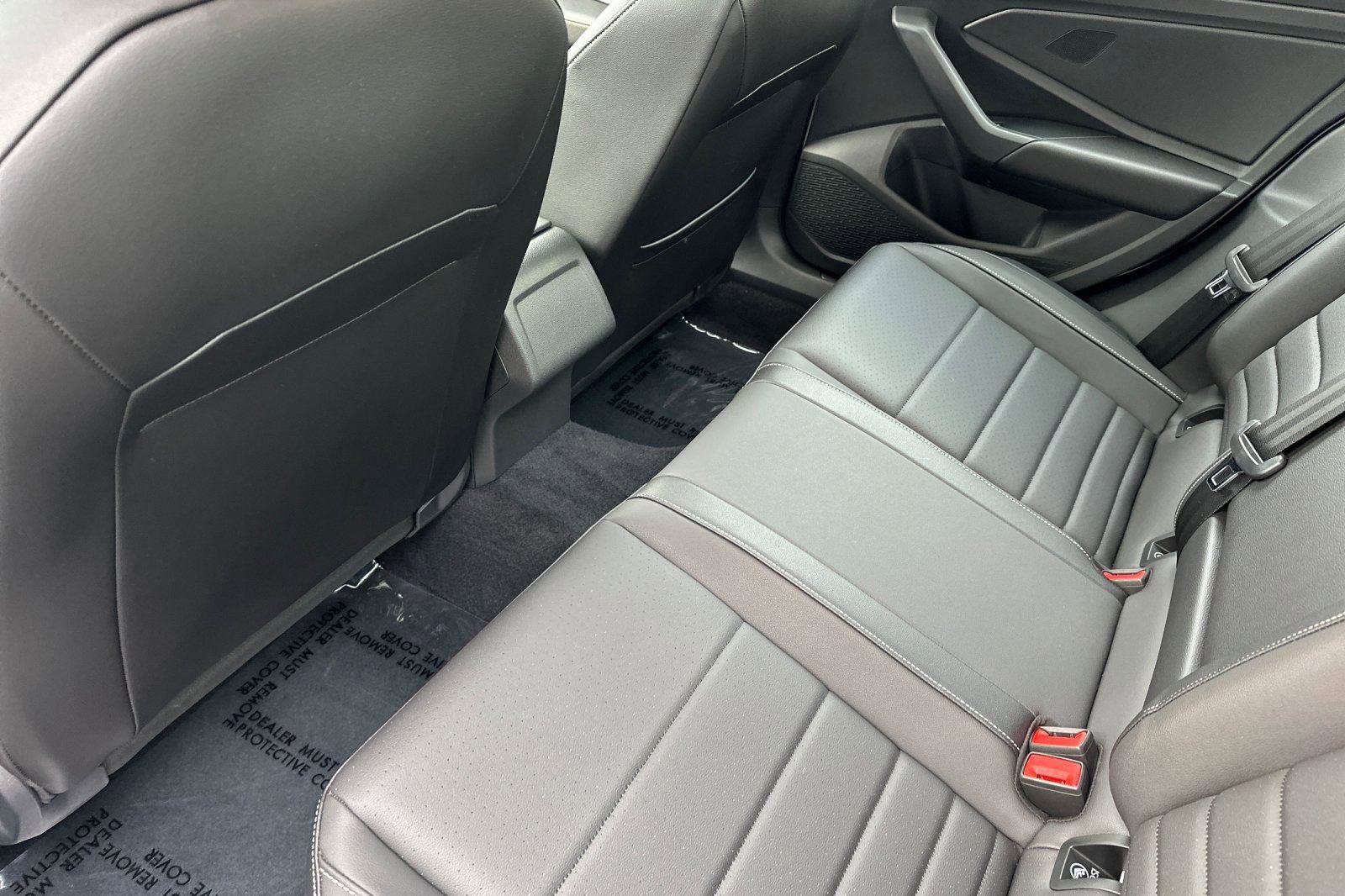 Used 2022 Volkswagen Jetta SE w/ Panoramic Sunroof Package image 11