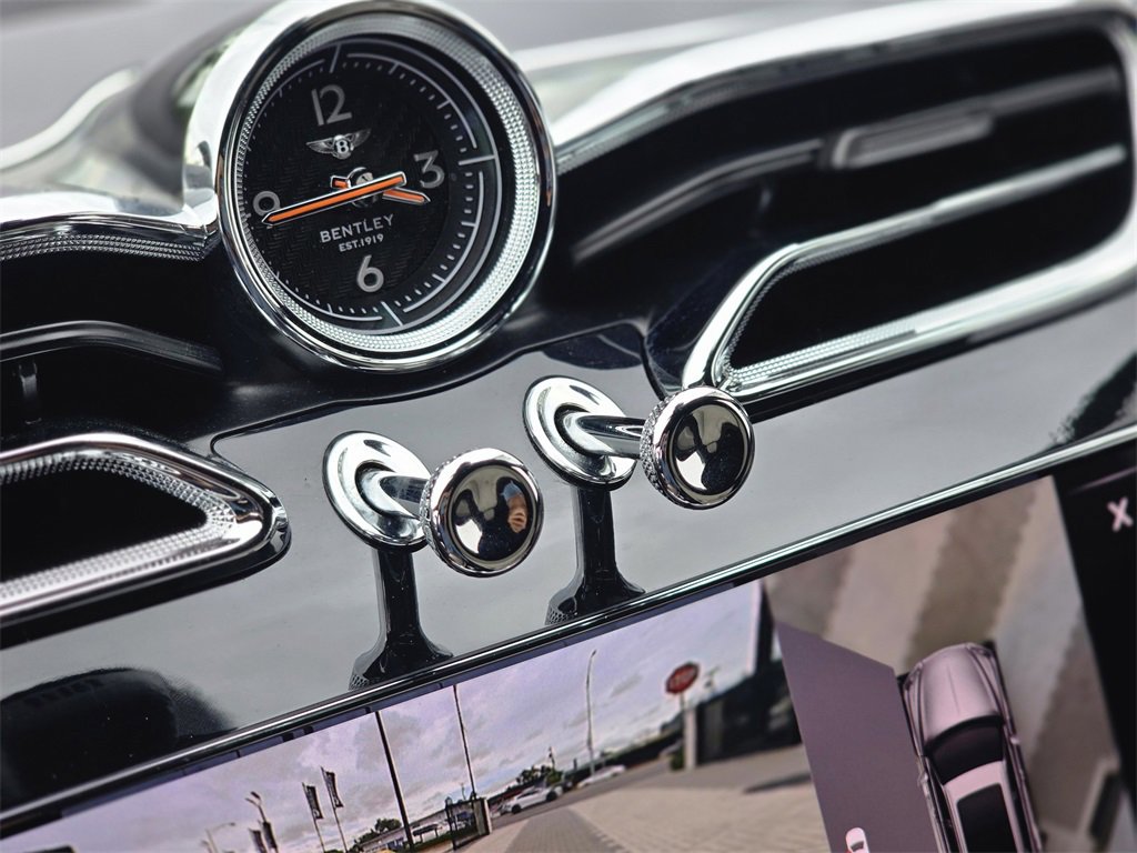Used 2023 Bentley Bentayga Extended Wheelbase image 35