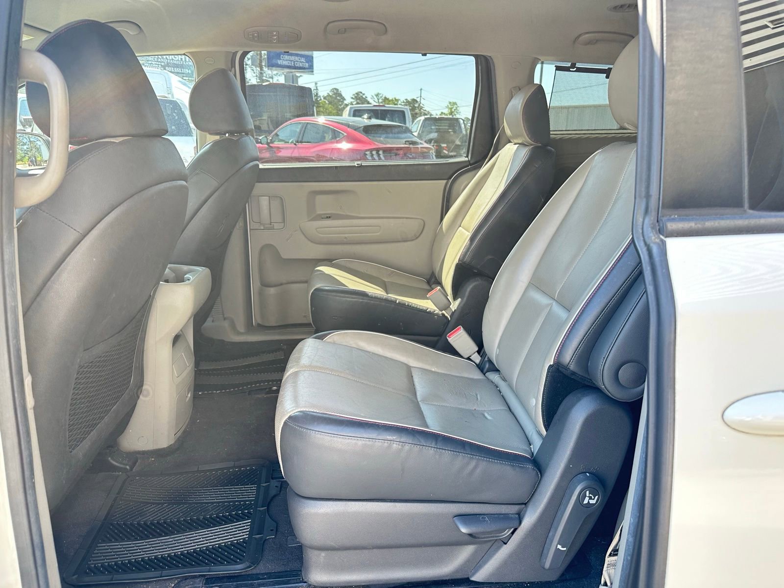 Used 2017 Kia Sedona LX w/ LX Essentials Premium Package image 9