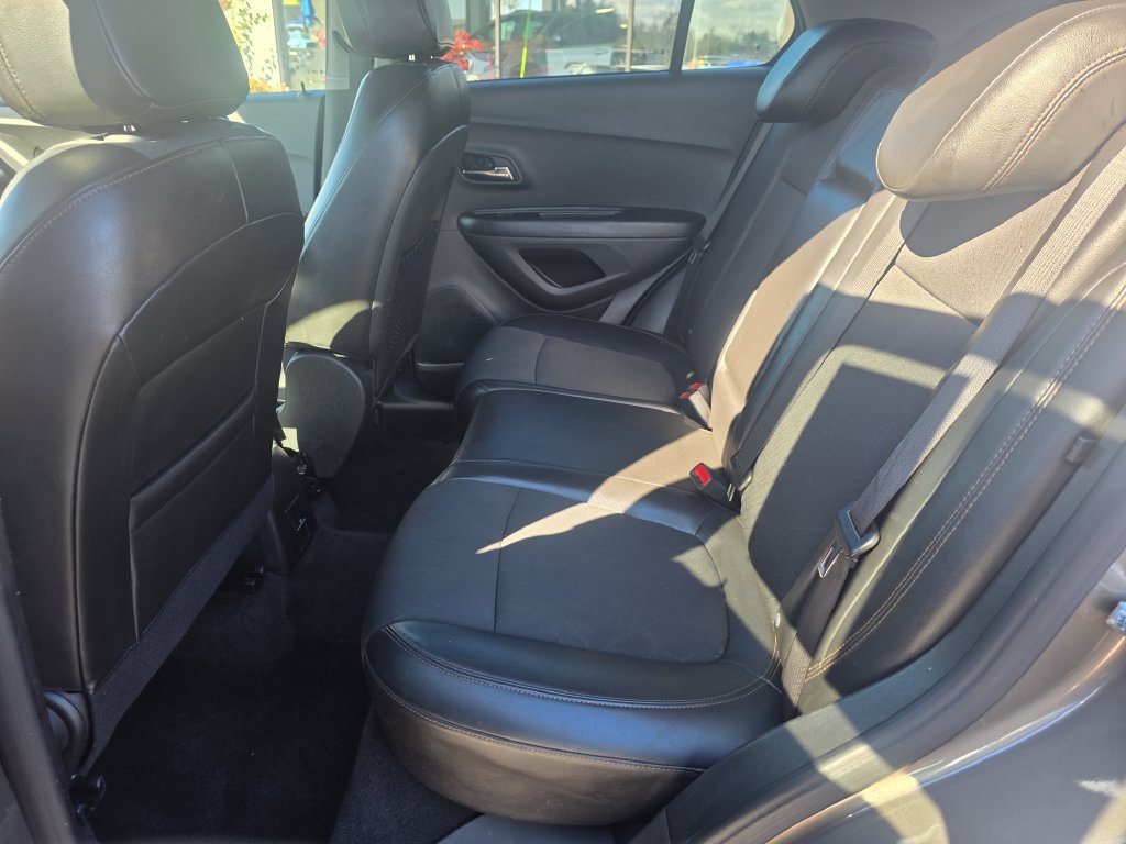 Used 2021 Chevrolet Trax LT AWD/4WD image 21