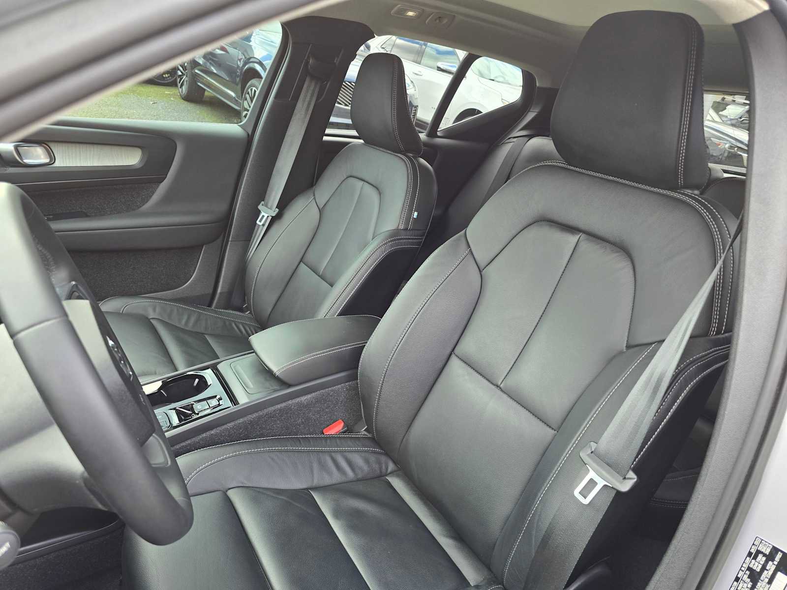 Certified 2023 Volvo XC40 B5 Plus w/ Protection Package Premier image 21