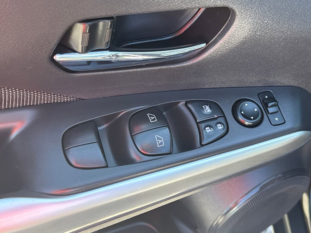 Used 2019 Nissan Kicks SV image 12