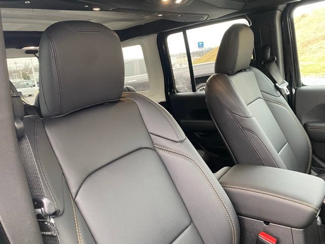 New 2026 Jeep Wrangler Unlimited Sahara AWD/4WD image 31
