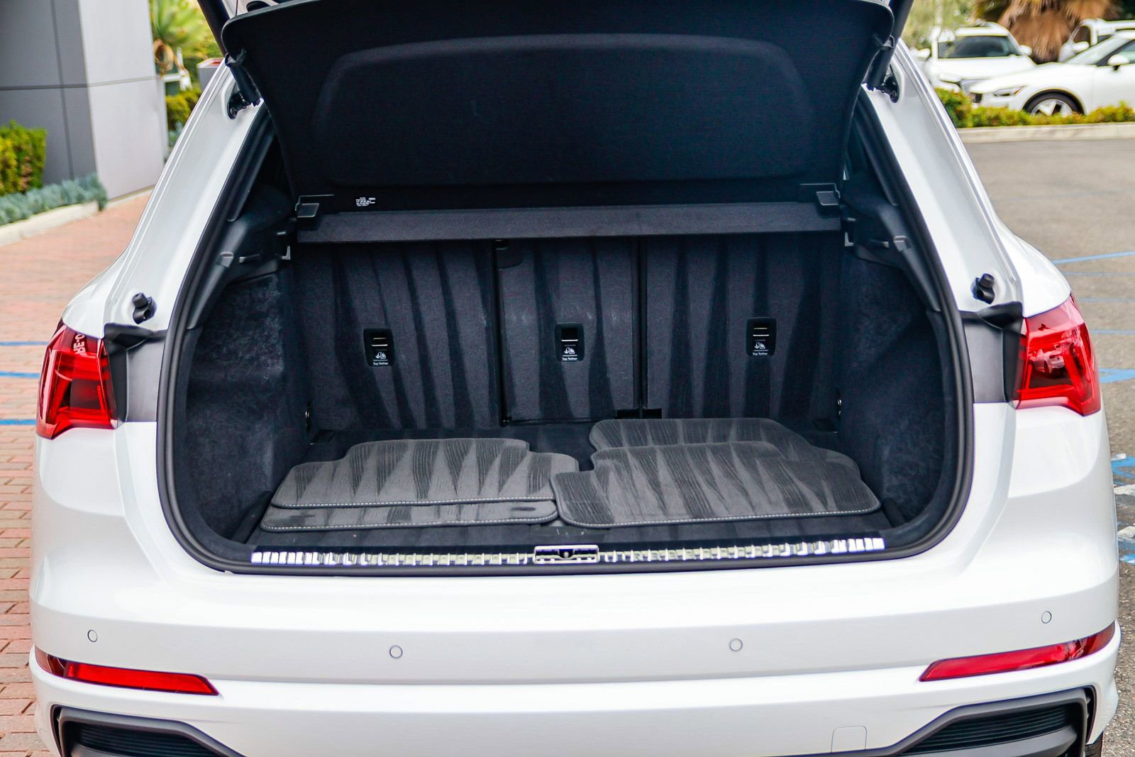 Used 2025 Audi Q3 2.0T Premium w/ Convenience Package image 30