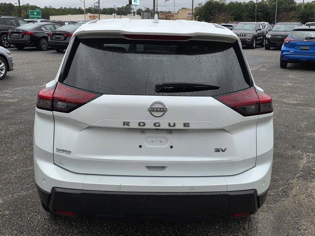Used 2024 Nissan Rogue SV FWD image 3