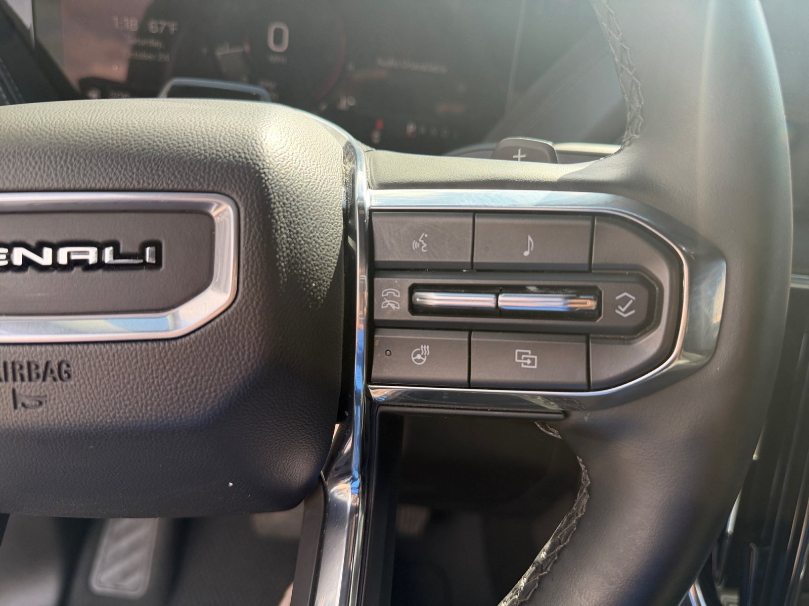 Used 2025 GMC Yukon XL Denali w/ Advanced Technology Package AWD/4WD image 18
