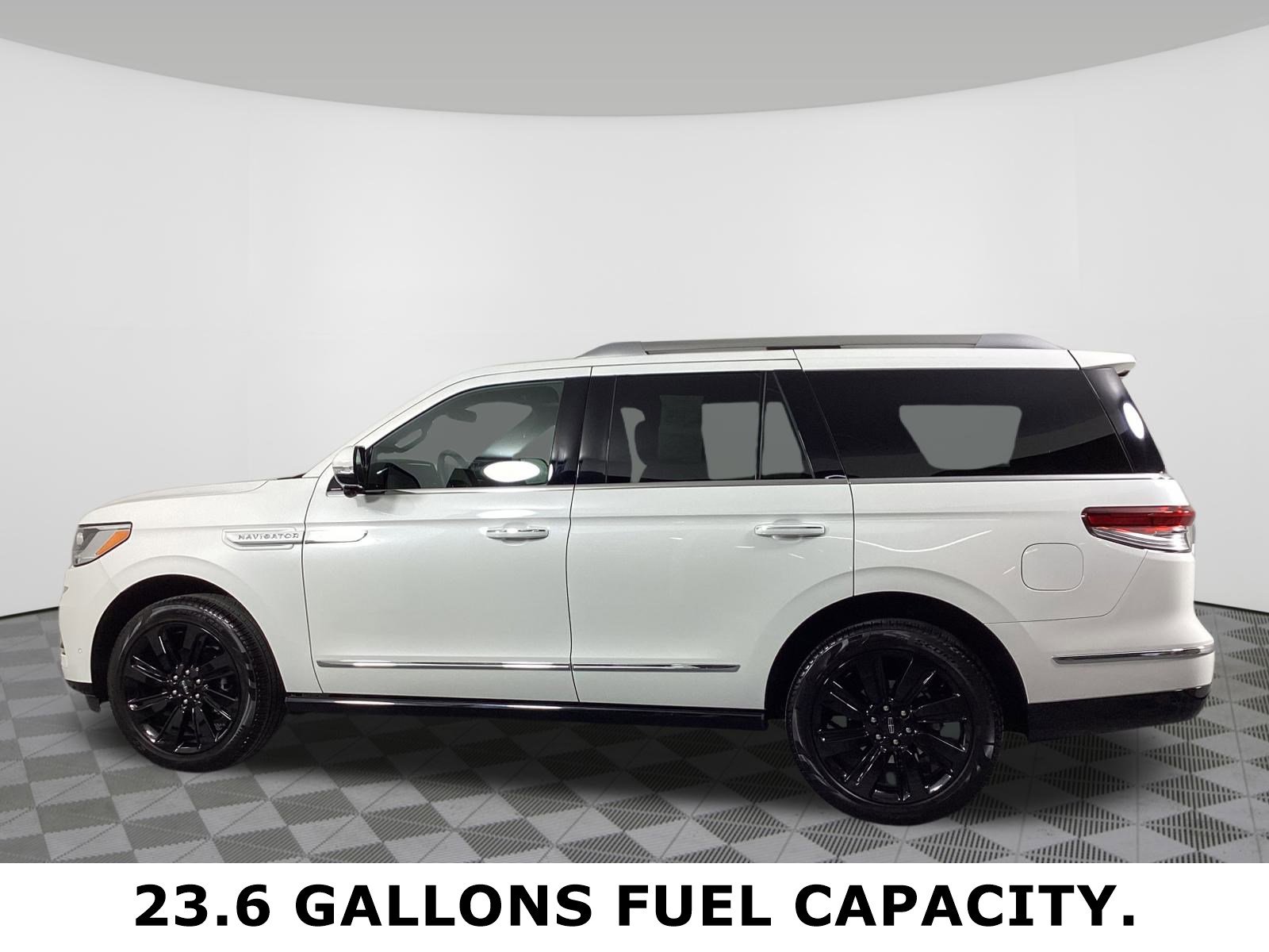Used 2024 Lincoln Navigator Reserve image 8