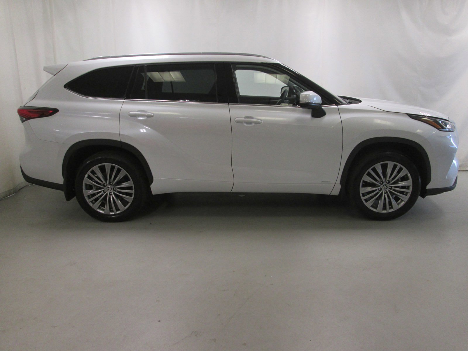 Used 2023 Toyota Highlander Platinum AWD/4WD image 6