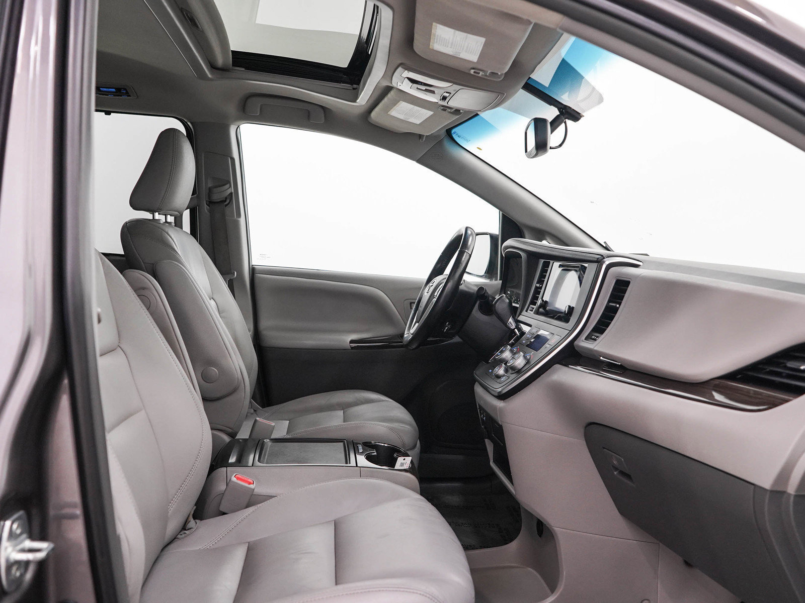 Used 2016 Toyota Sienna XLE FWD image 13