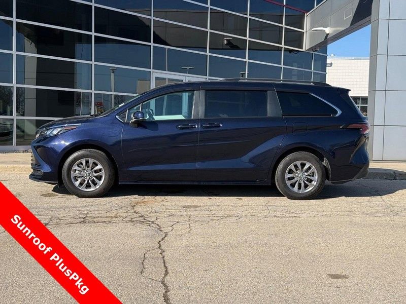 Used 2025 Toyota Sienna LE w/ LE Plus Package image 6