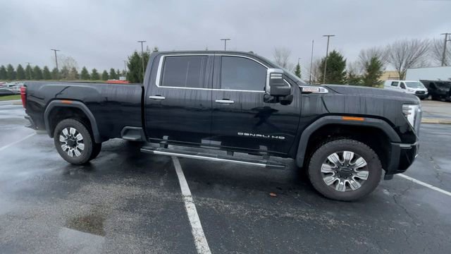 Used 2024 GMC Sierra 3500 Denali w/ Denali Reserve Package AWD/4WD image 3
