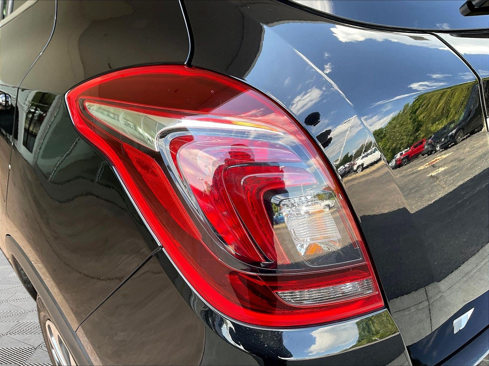 Used 2021 Buick Encore Preferred w/ Safety Package FWD image 22