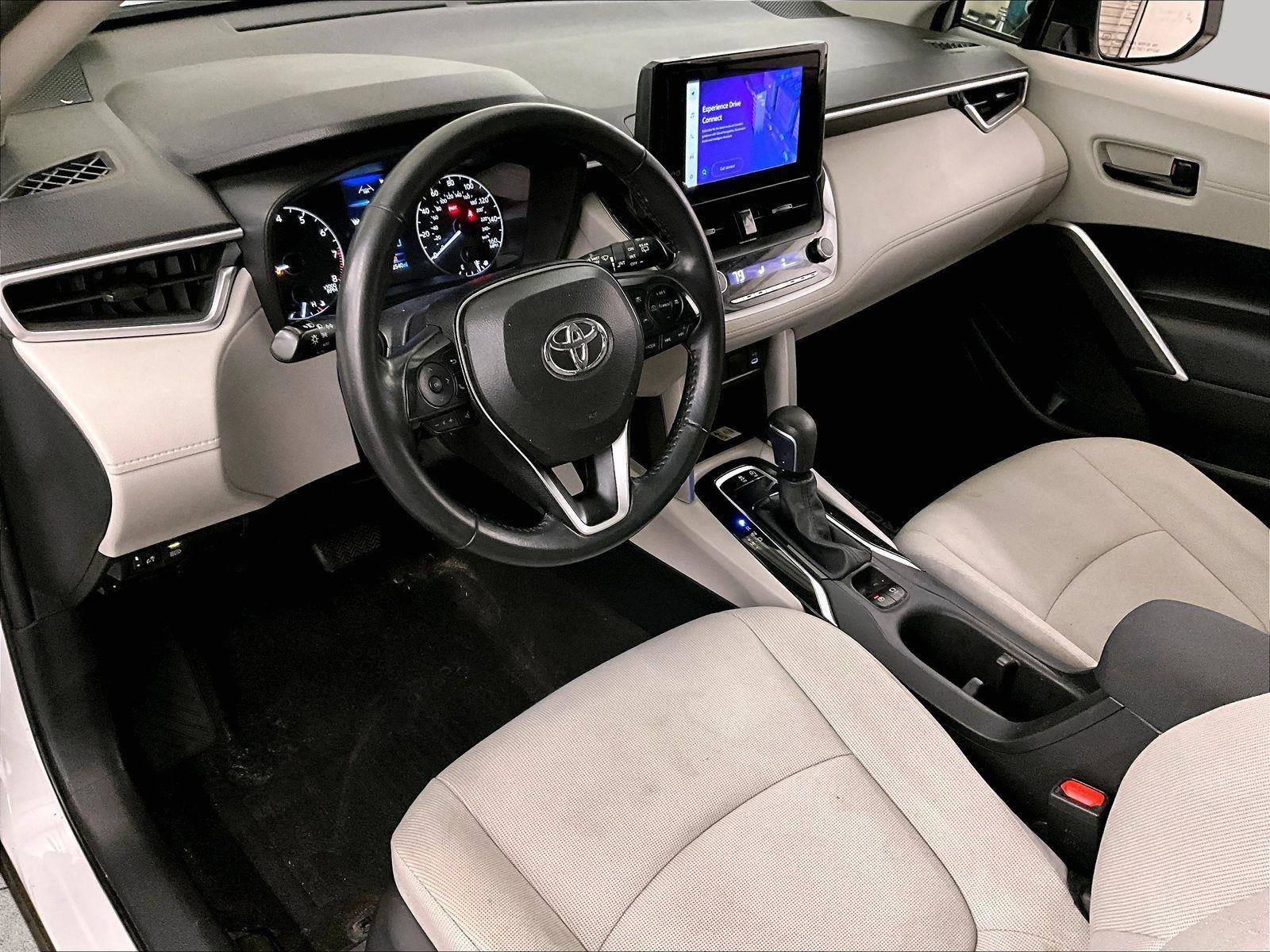 Used 2023 Toyota Corolla Cross LE w/ Moonroof Package FWD image 13