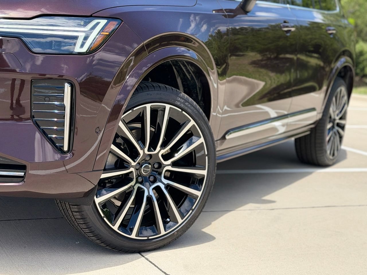 New 2026 Volvo XC90 B5 Plus w/ Protection Package Premier AWD/4WD image 9
